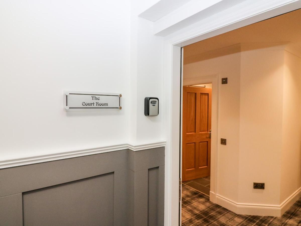 The Court Room At The Institute Executive Apartments Keith Exterior photo
